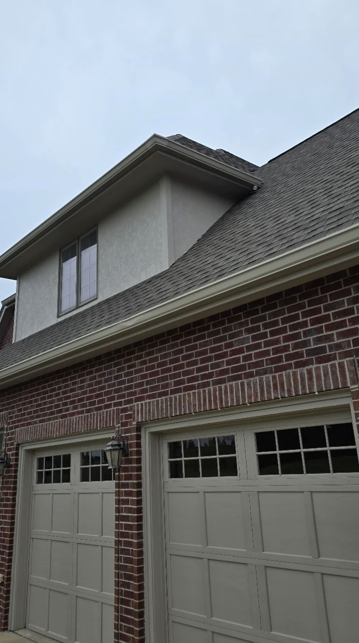 Garage-area view after Green Oaks Painting’s exterior painting project in Ankeny